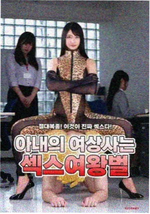 隔壁姐妹幕后纪实剧照，剧组在狭窄楼道布光